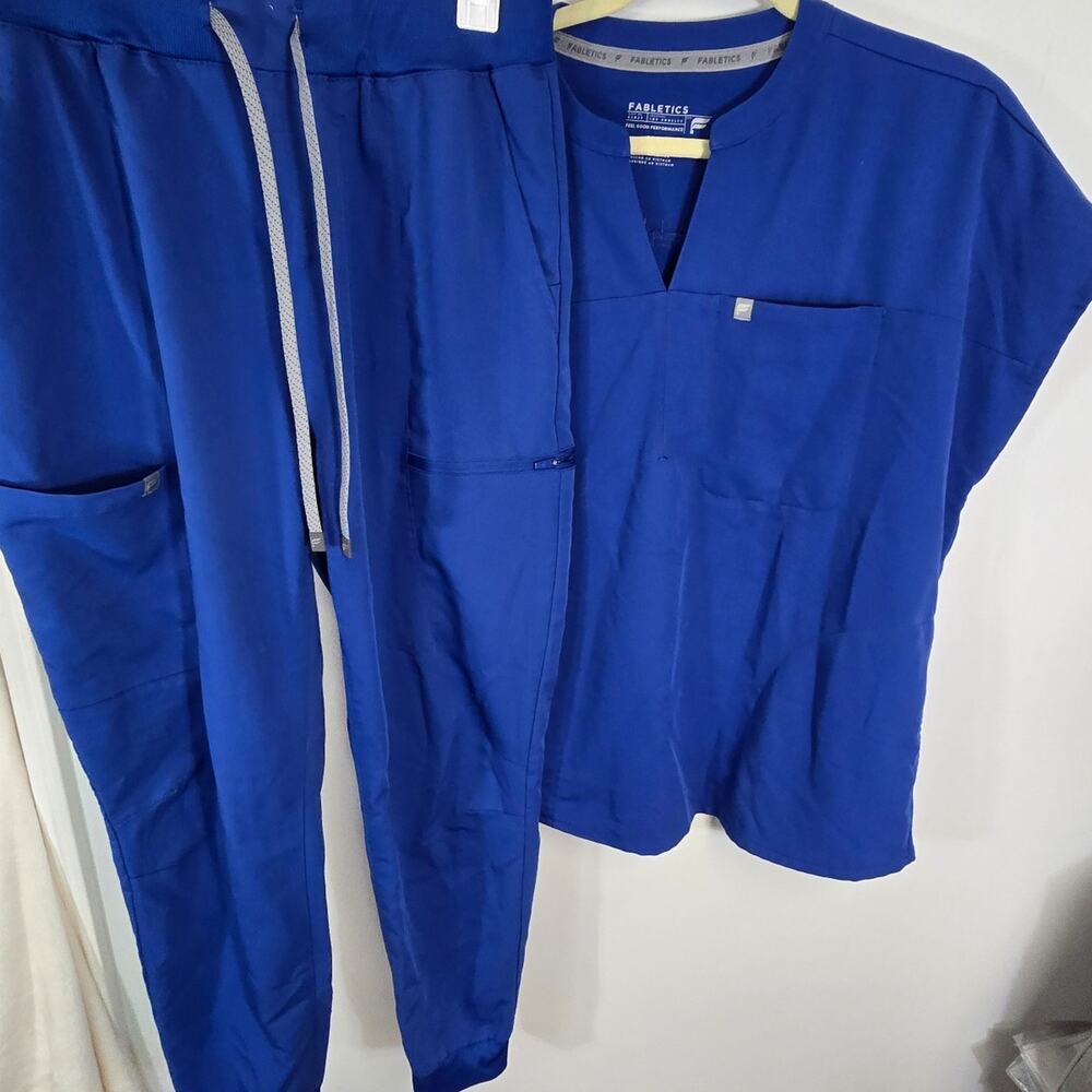 Fabletics scrub set in royal blue features a V-neck top and jogger pants sz L